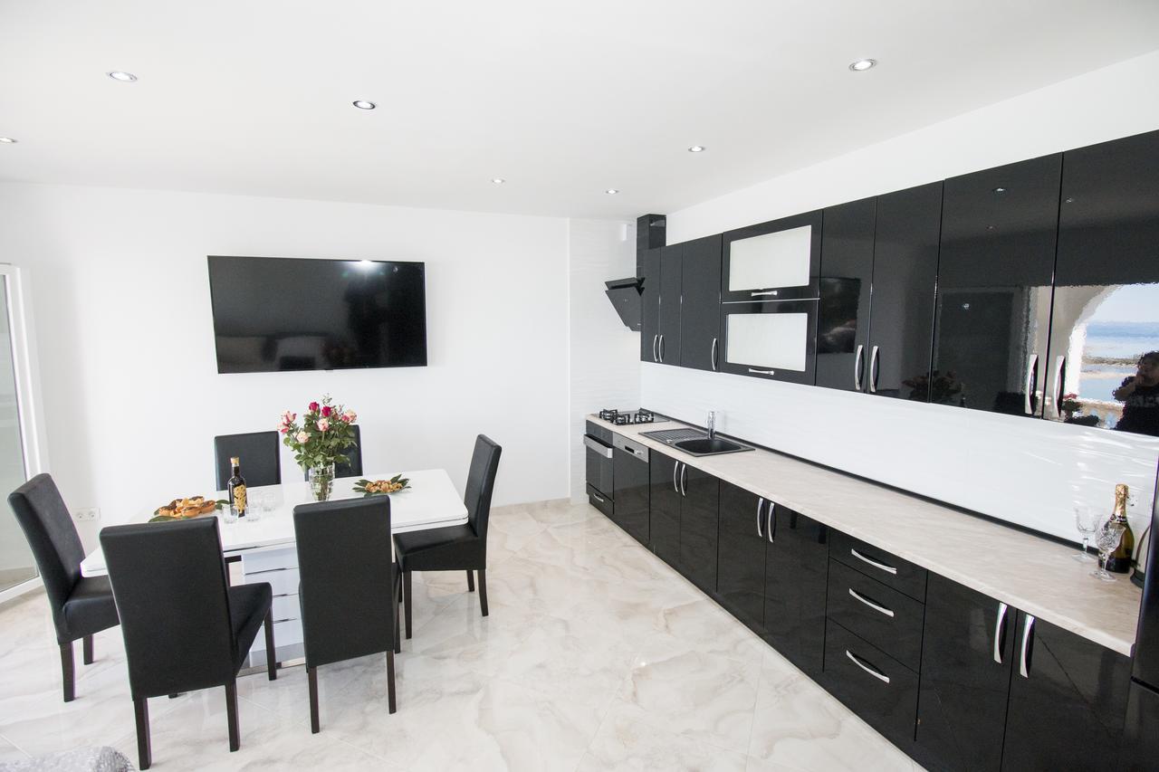 오미스 Apartman Horizont 아파트 외부 사진