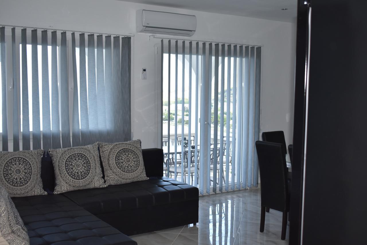 오미스 Apartman Horizont 아파트 외부 사진